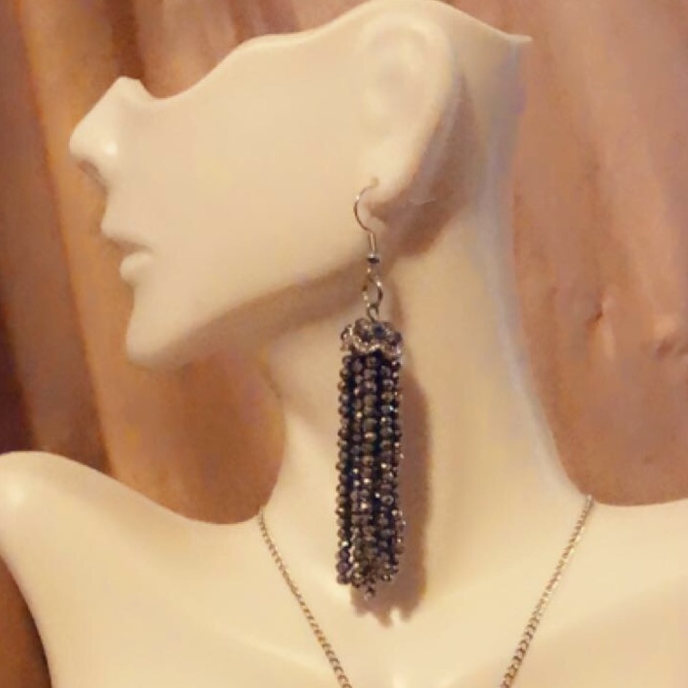 ‼️Sold‼️Silver Beaded Short Tassel Dangle Earrings